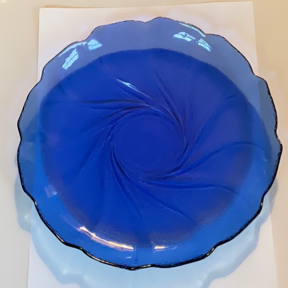 Arcoroc Cobalt Blue Scalloped Edge Swirl Plate